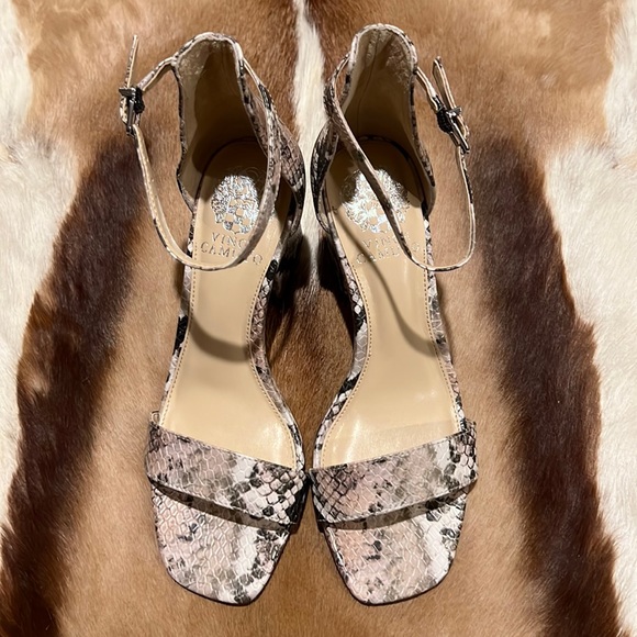 ✅SOLD VINCE CAMUTO - Picture 2 of 11